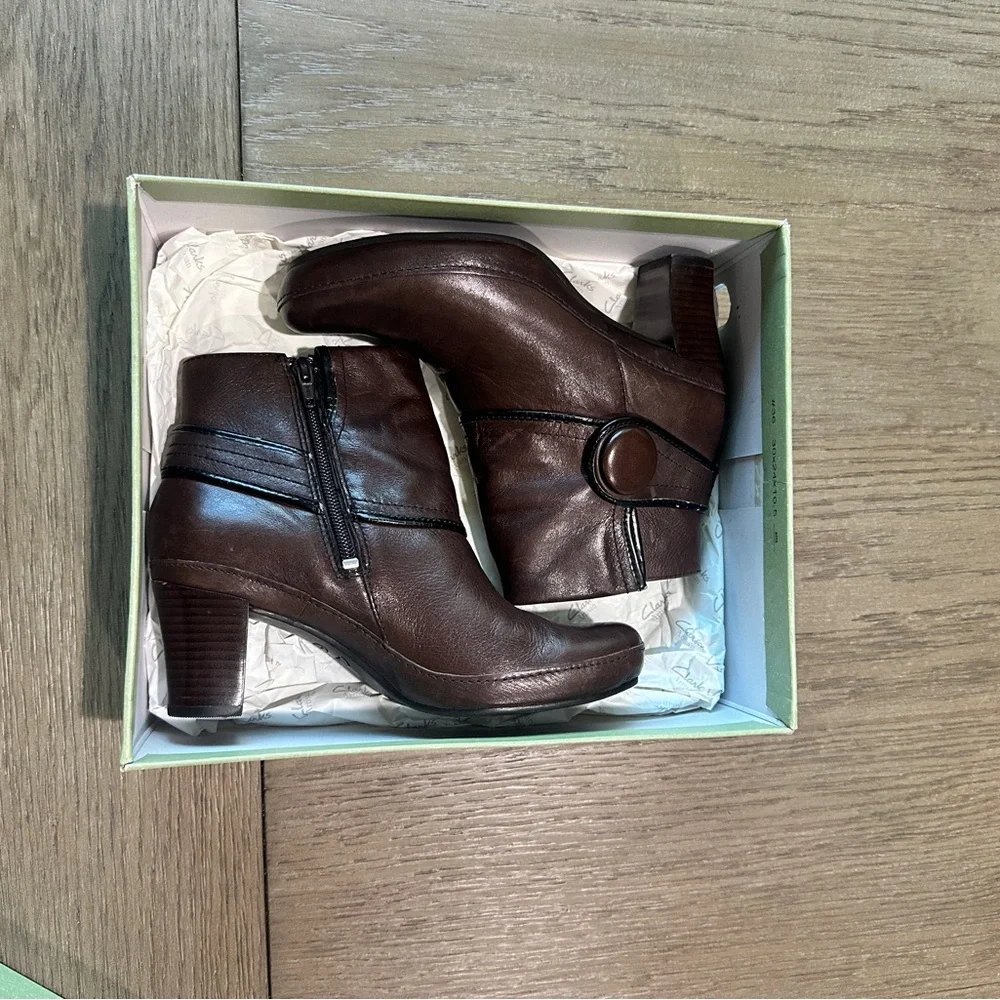 Clarks Artisan Collection Brown Leather Heeled Ankle Booties Size 6.5 Peralta
